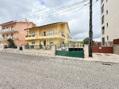 Moradia independente à venda na Rua das Azinheiras