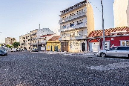 Apartamento T3 à venda na Avenida Mestre Cid