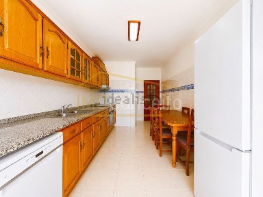 Apartamento T3 à venda na Rua José Afonso