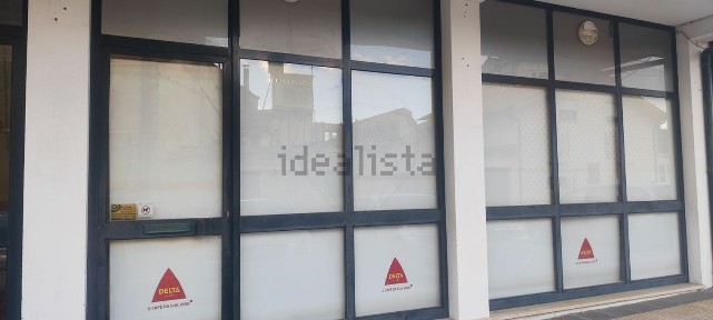 Espaço comercial à venda na Rua Azinhaga dos Moinhos