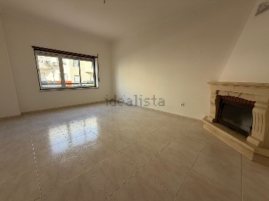 Apartamento T2 à venda na Rua Ary dos Santos