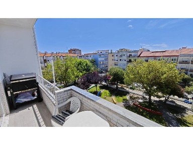 Apartamento T3 à venda na Avenida do Oceano