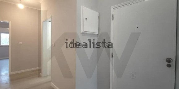 Apartamento T3 à venda na Rua João Jacinto de Magalhães, 6