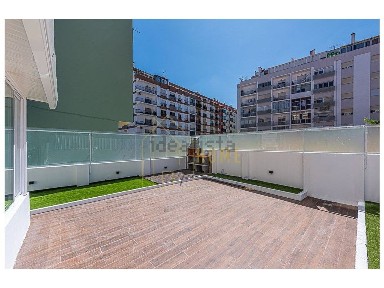 Apartamento T3 à venda na Rua Tenente Jean Raymond