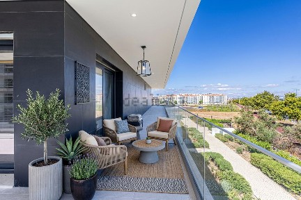 Apartamento T3 à venda na Avenida Amália Rodrigues, 1062