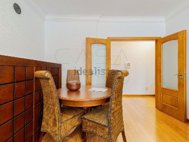 Apartamento T2 à venda na Rua Manuel Livério, 26