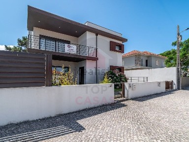 Moradia independente à venda em Tornada e Salir do Porto