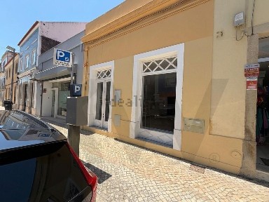 Arrendamento de espaço comercial na Rua Batalhoz s/n