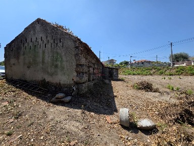 Moradia independente à venda em Lordelo
