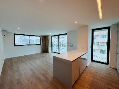 Arrendamento de apartamento T3 na Praça de António Nogueira da Silva