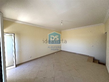 Apartamento T1 à venda na Rua José da Costa Guerreiro, 19