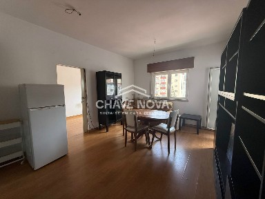 Apartamento T1 à venda na Rua José Gomes Ferreira