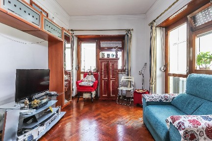 Apartamento T4 à venda na Rua Pascoal de Melo