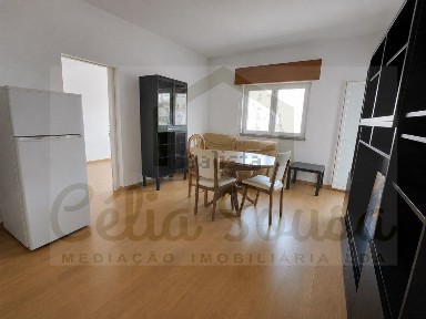 Apartamento T2 à venda na Rua José Gomes Ferreira