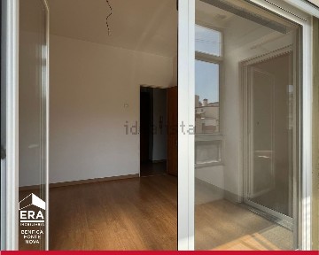 Apartamento T2 à venda na Rua José Gomes Ferreira