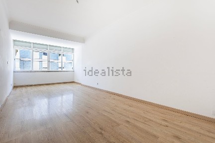 Apartamento T3 à venda na Rua Brito Camacho