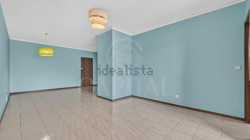 Apartamento T3 à venda em Santo António dos Cavaleiros e Frielas