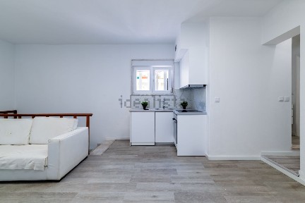 Apartamento T5 à venda na Rua Alexandre Herculano, 19