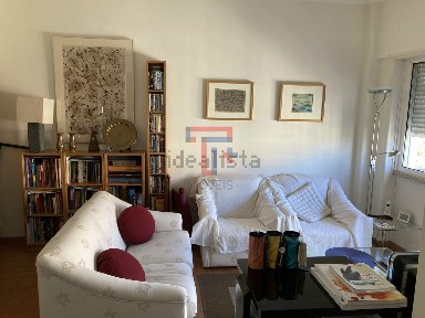 Apartamento T2 à venda na Rua Doutor João de Barros