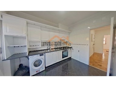 Apartamento T2 à venda na Avenida Antero de Quental