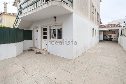 Andar de moradia à venda na Praceta Padre Cruz