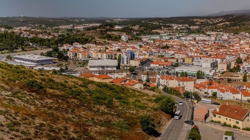 Torres Vedras e Matacães, Bairro das Alminhas