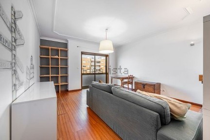 Apartamento T2 à venda na Rua Padre António Freire
