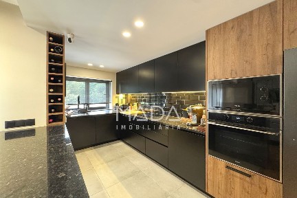 Apartamento T3 à venda na Rua dos Barbosas