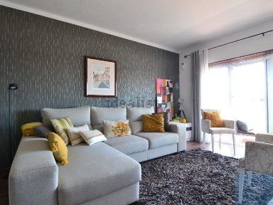 Apartamento T3 à venda na Rua Leitão de Barros