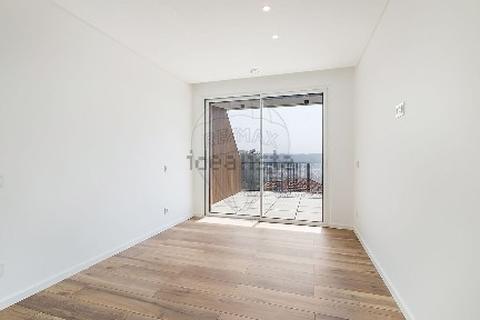 Apartamento T3 à venda na Rua Comodoro Trindade de Sousa