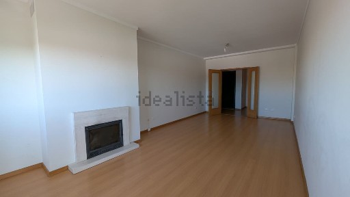 Apartamento T2 à venda na Rua Agras Novas s/n