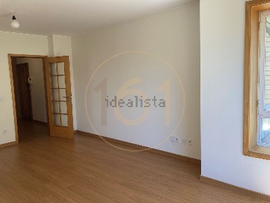 Apartamento T3 à venda em Requesende