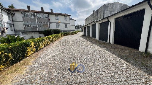 Apartamento T3 à venda na Rua Raúl Brandão