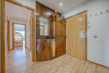 Apartamento T2 à venda na Travessa Delfim Lima