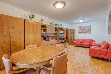 Apartamento T2 à venda na Rua de Recarei, 240