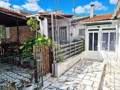 Moradia independente à venda na Rua da Encosta