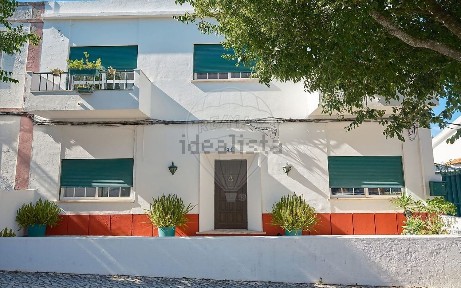 Moradia independente à venda na Avenida Afonso de Albuquerque