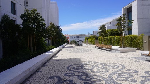 Arrendamento de moradia em banda na Rua Jaime Thompson, 76
