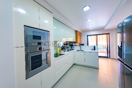 Arrendamento de apartamento T3 na Praça Henrique Lopes de Mendonça, 77