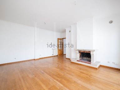 Arrendamento de apartamento T2 na Rua Engenheiro Jorge Anjinho