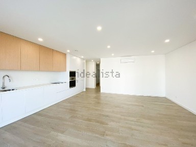 Arrendamento de apartamento T2 na Rua Cidade Nova, 625