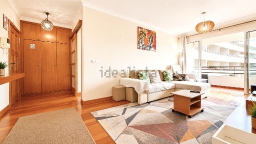 Arrendamento de apartamento T1 na Ajuda - Amparo - Piornais