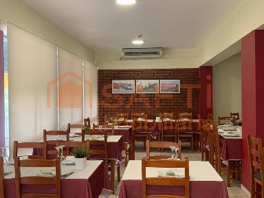 Espaço comercial à venda na Rua Alto de Pedra Vedra
