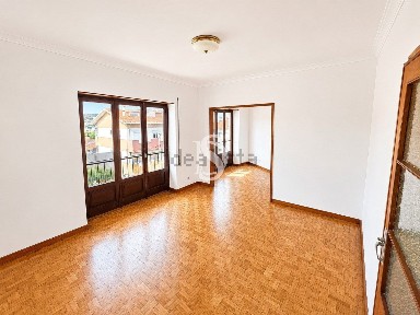 Apartamento T4 à venda na Rua Condessa do Ameal, 77