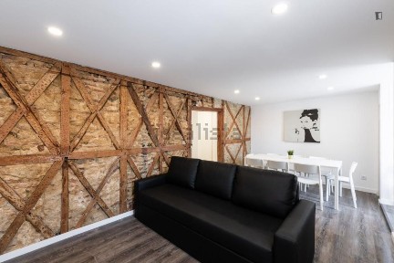 Arrendamento de apartamento T4 na Praça Duque da Terceira