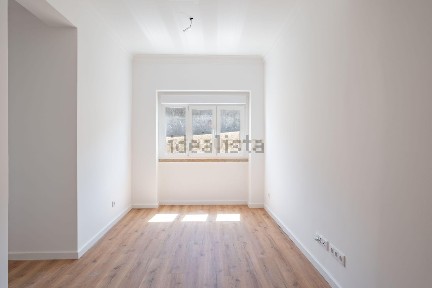 Arrendamento de apartamento T2 na Rua de Angola, 13
