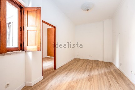 Arrendamento de apartamento T1 na Avenida Defensores de Chaves, 41