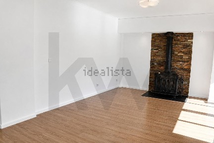 Arrendamento de apartamento T4 na Praça Rainha Dona Filipa