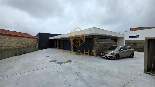 Moradia independente à venda em Castêlo da Maia