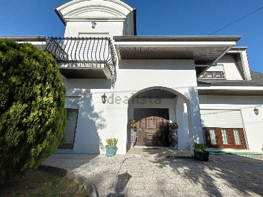 Moradia independente à venda no Centro de Oliveira de Azeméis